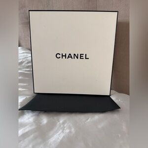 CHANEL Classic White and Black Box 9x9